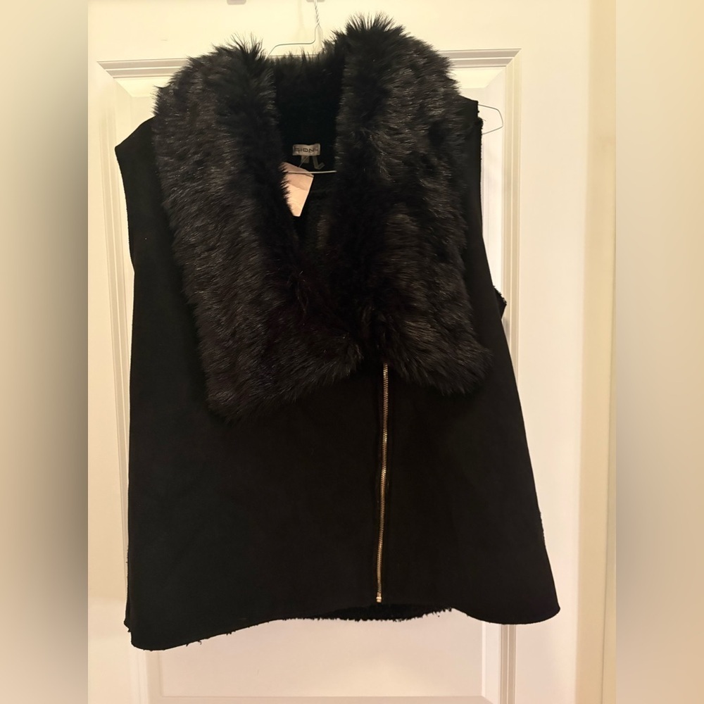 SIONI Black Faux Suede Vest with Faux Fur Collar XL